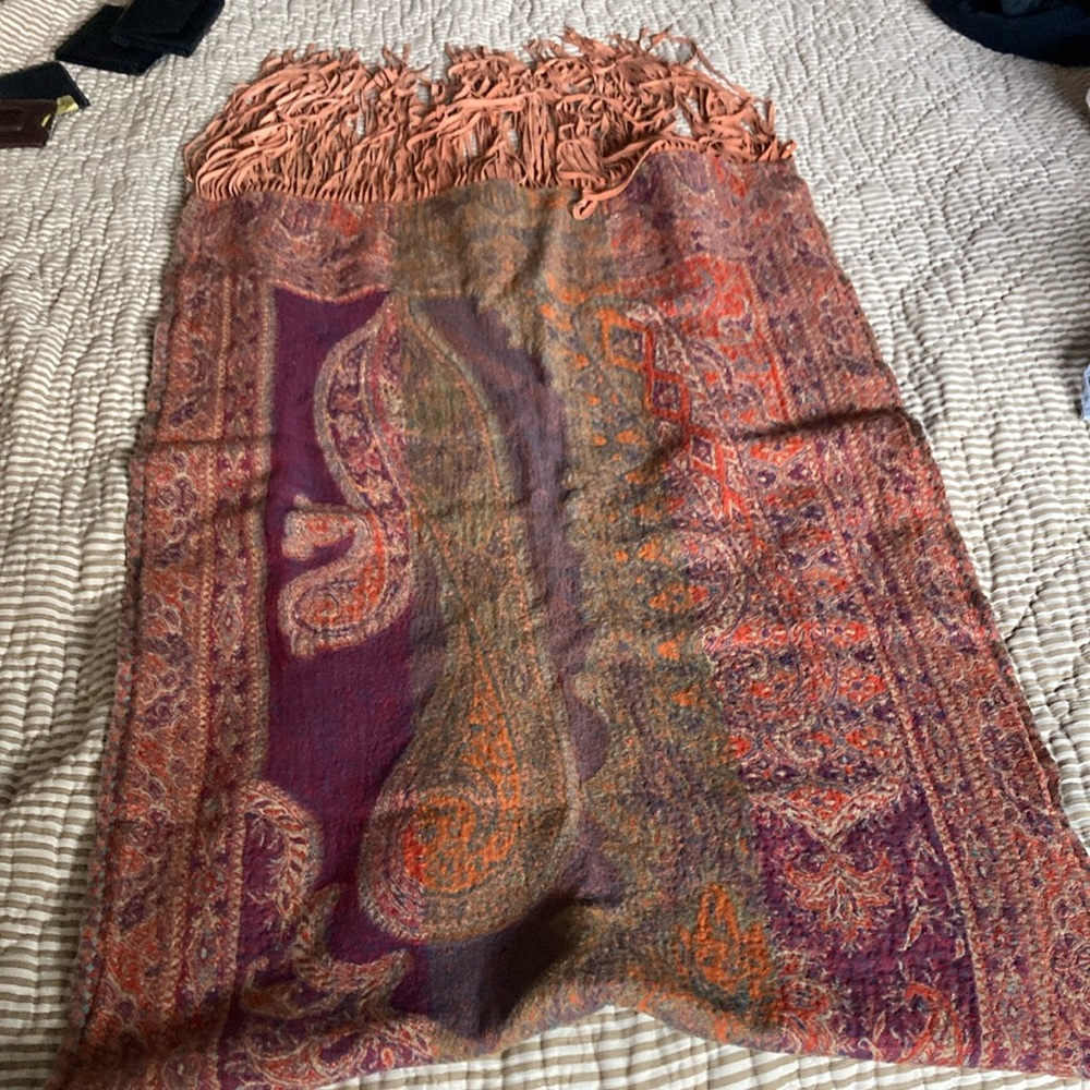 Wool wrap/scarf. - Picture 2 of 3